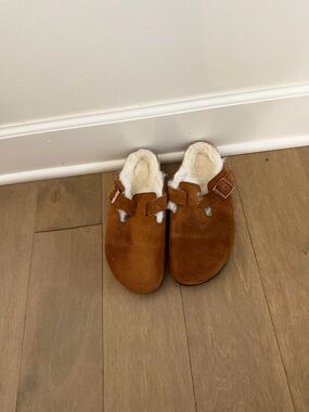 Birkenstock Boston Suede Shearling-Lined Clog Mules - Chestnut